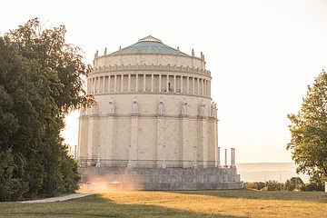 Kelheim-Befreiungshalle-Donau-Sehenswürdigkeit- TourismusverbandImLandkreisKelheime.V.,AntonMirwald