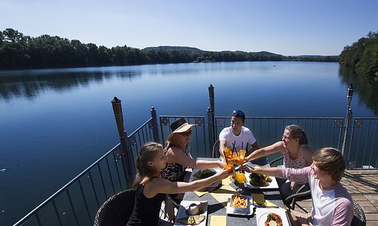 Mengen-Terasse-Donau-Personen-BurkertIdeenreich