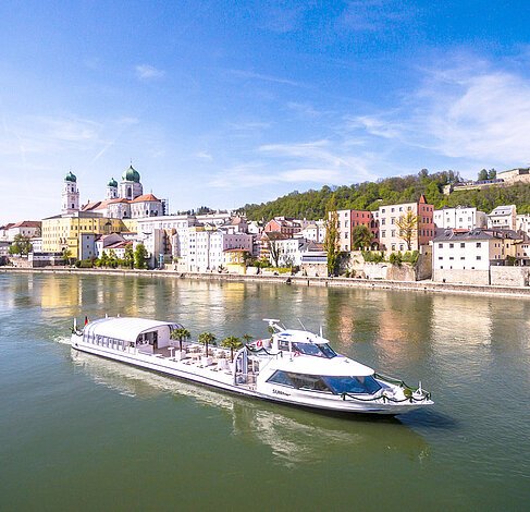 Passau-Cabrioschiff1-Donau-Sehenswürdigkeit-StudioWeichselbaumer