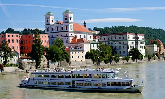 Passau-Stadtrundfahrt-Donau-Sehenswürdigkeit-StadtPassau